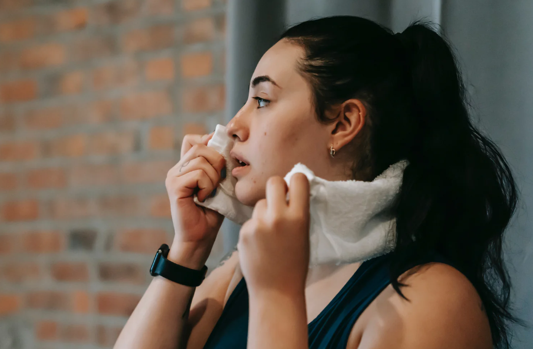 Why Does My Sweat Smell Like Ammonia? Explained 3